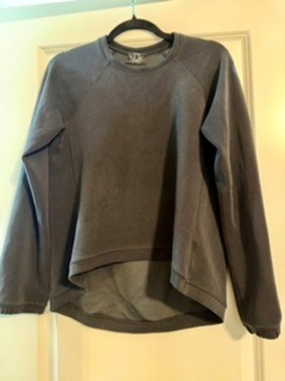 NUX Active Sleek Sweatshirt in black,